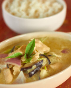Thai Green or Reg Curry with steamed rice(S/V)
