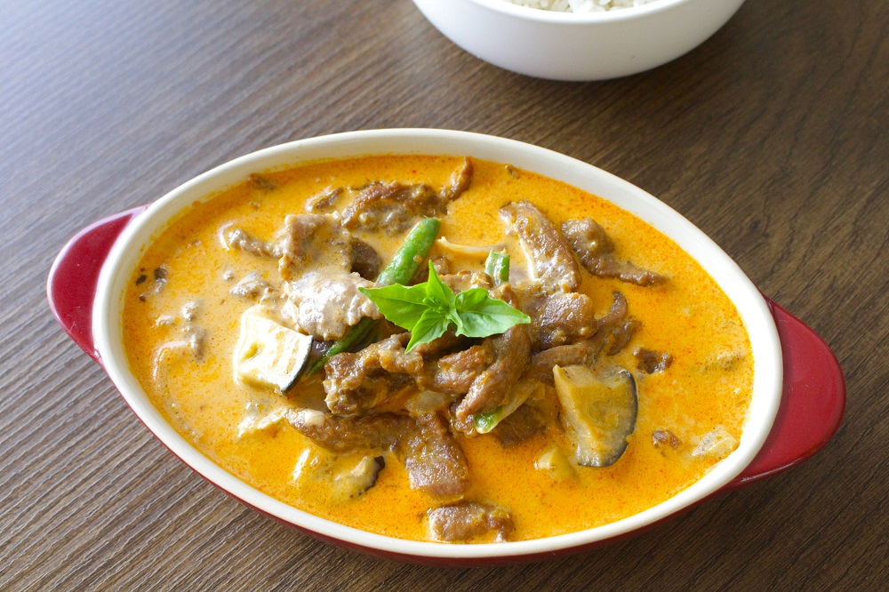 Thai Red or Green Curry with beef(S/V)